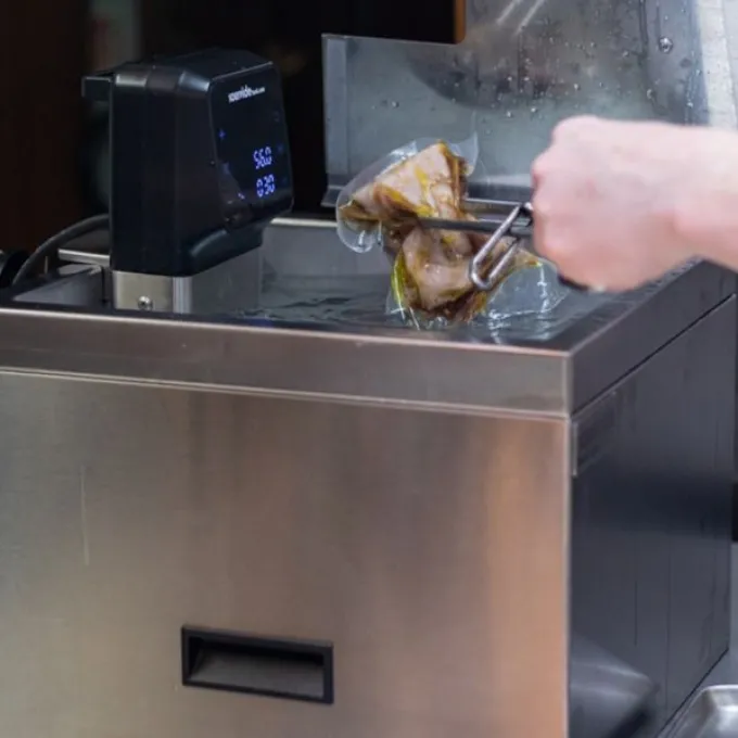 Cuiseur Sous-Vide Bain-Marie à Agitation - iVide PLUS JNR - 17 L - SousVideTools