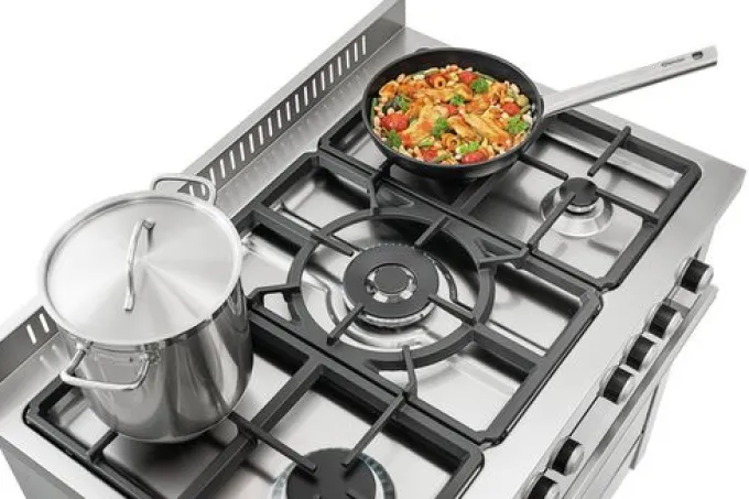 Cuisinière à gaz 5 Feux et Four Multifonction - Bartscher