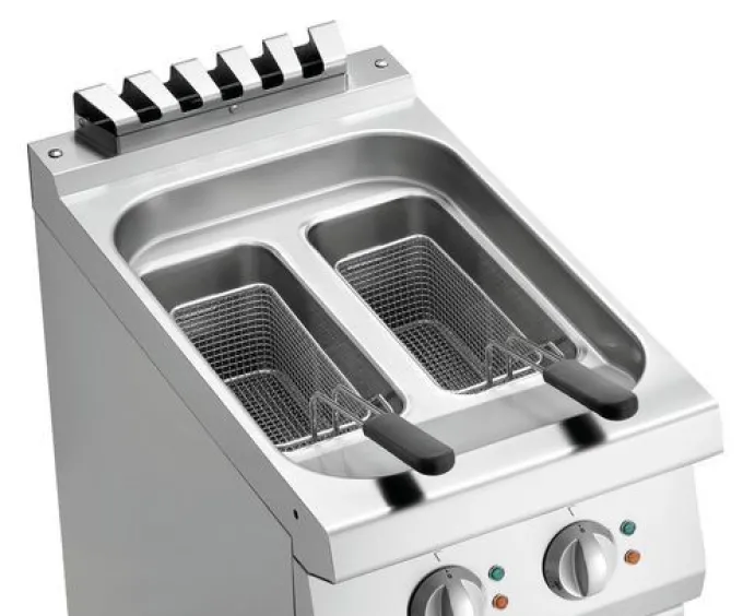 Friteuse Professionnelle - 2 x 9 Litres - 15 kW - sur Armoire - Bartscher