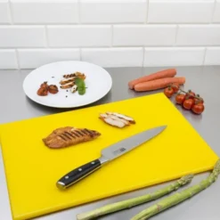 Planche à découper 450 x 300 x 12 mm jaune haute densité - Hygiplas