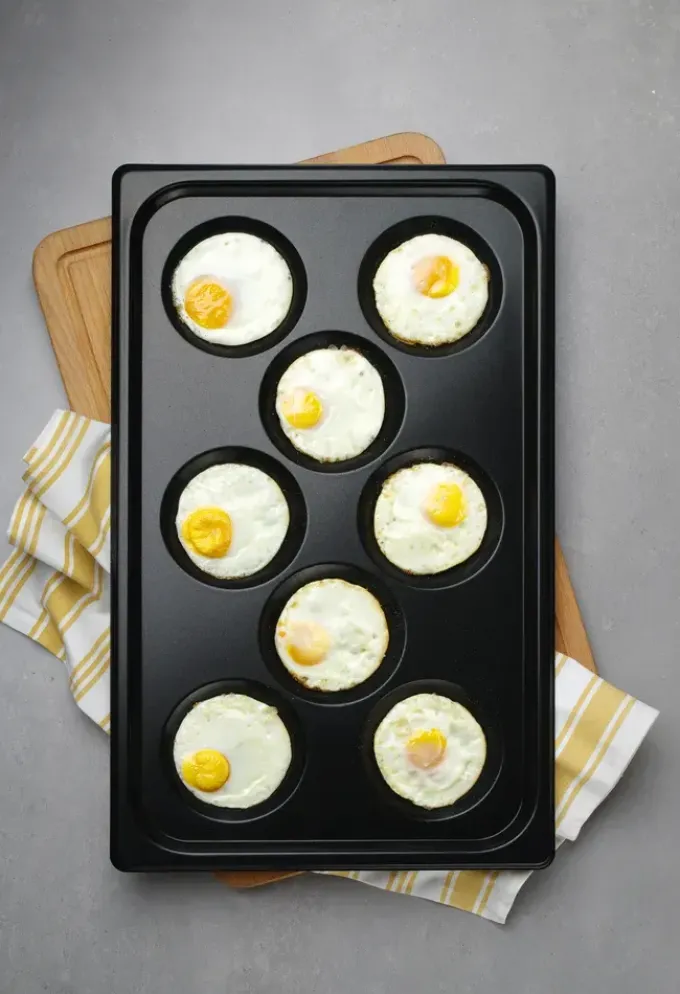 Plateau pour oeufs, avec revêtement antiadhésif CONVECTOMAT EGGPLATE, GN 1/1, Noir, 530x325x(H)26mm - Hendi