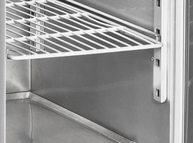 Table Réfrigérée pour Pizza Dessus Marbre 3 Portes - 330 L - Cool Head